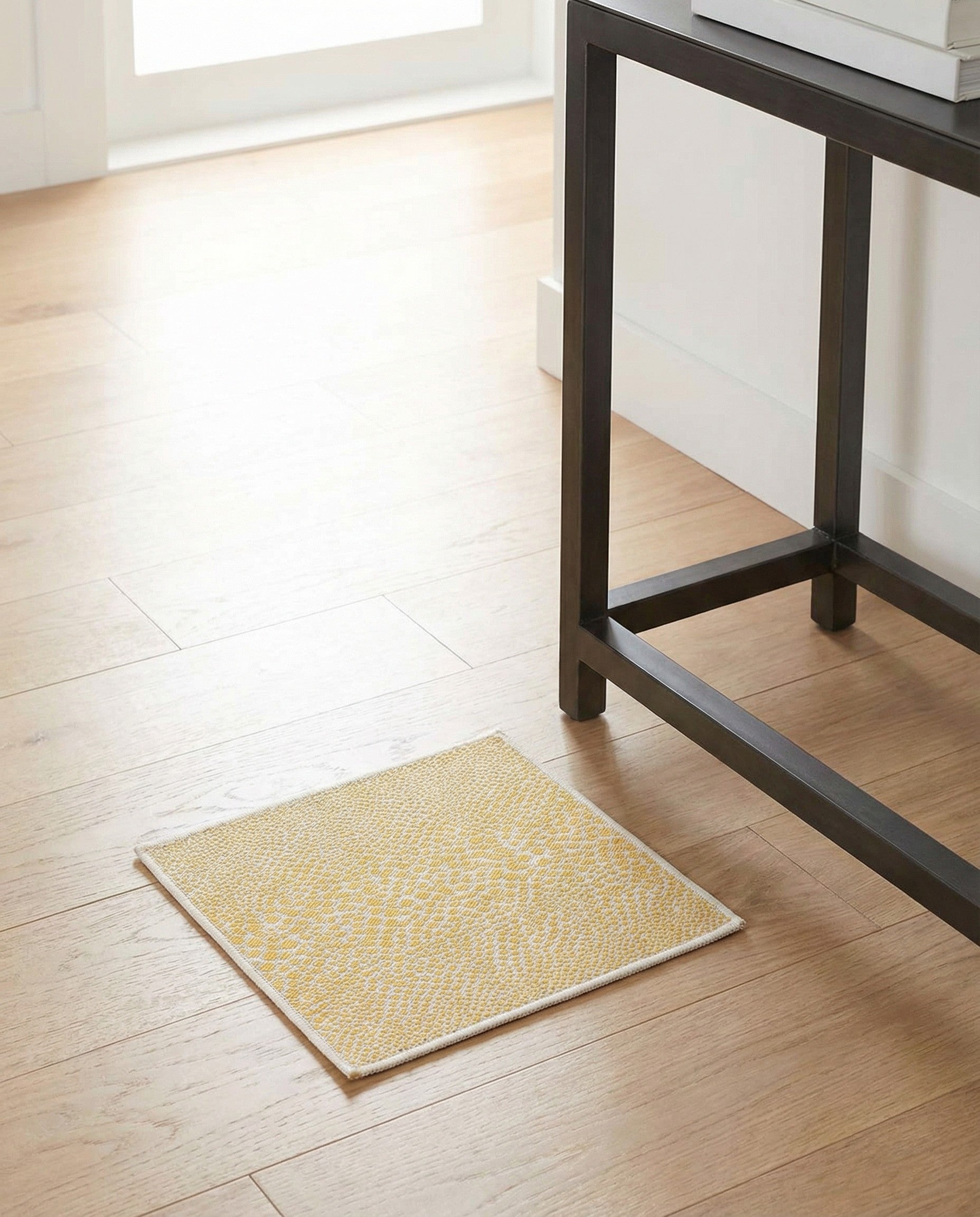 1' 4 x 1' 4 Easy-Clean Jill Zarin Cape Town Indoor / Outdoor Sample Rug
