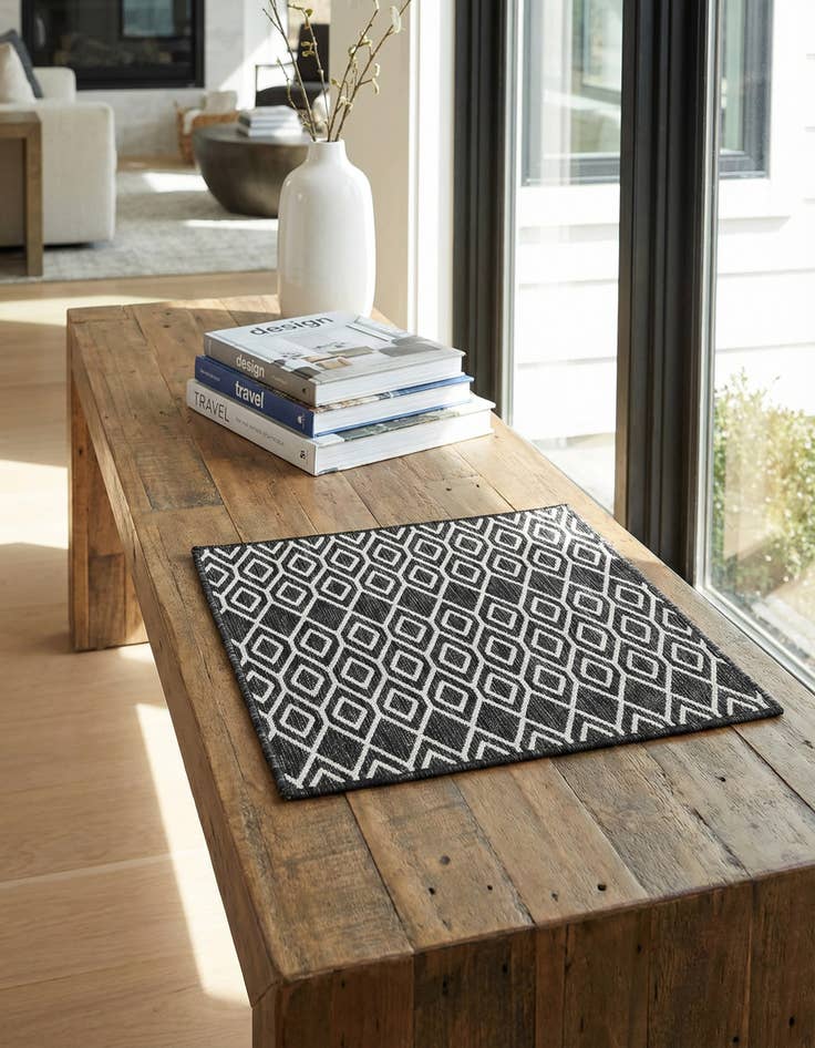 Detail image of 1' 4 x 1' 4 Washable Jill Zarin Turks and Caicos Indoor / Outdoor Sample Rug