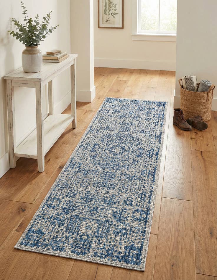 Detail image of 2' x 6' Washable Traditional Indoor / Outdoor Runner Rug