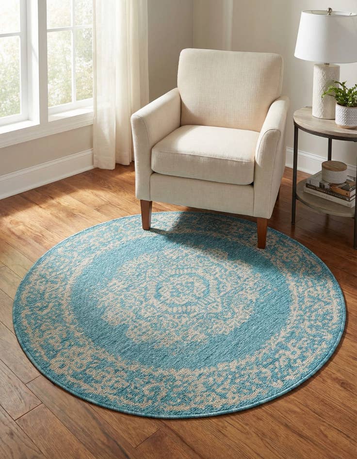 Detail image of 4' x 4' Washable Traditional Indoor / Outdoor Round Rug