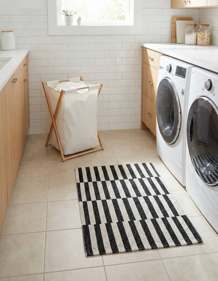 Detail image of 2' 2 x 3' Georgia Rug