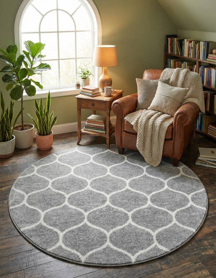 Detail image of 6' x 6' Lattice Frieze Round Rug