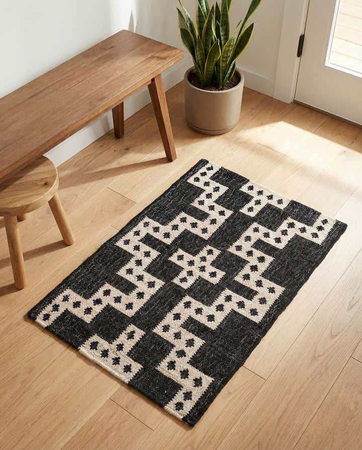 2' x 3' 1 Hand Woven Kilim Wool Rug