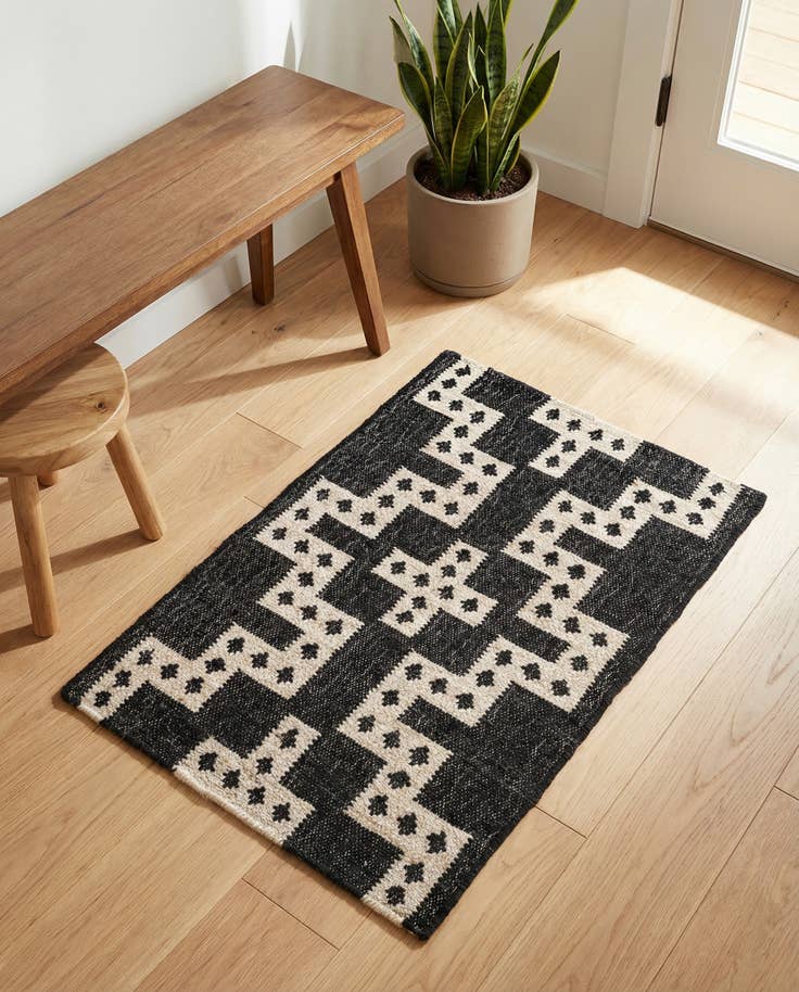 Detail image of 2' x 3' 1 Hand Woven Kilim Wool Rug