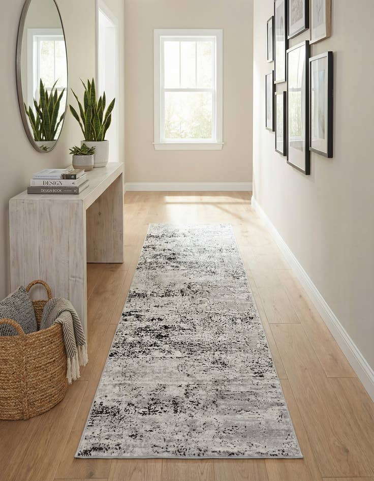 Detail image of 2' 7 x 10' Leipzig Runner Rug