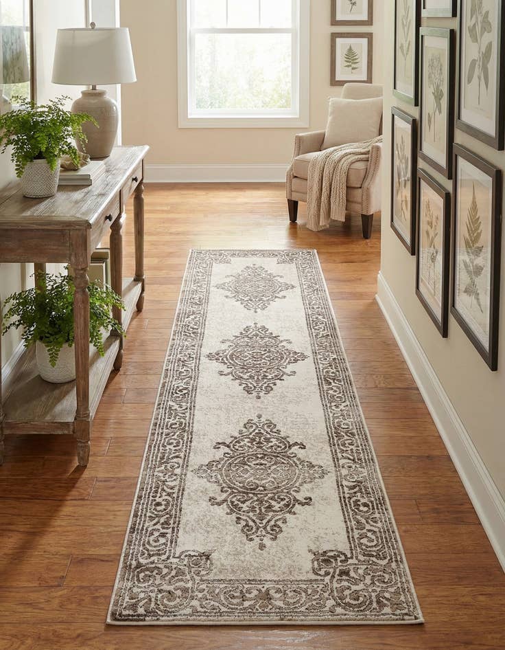 Detail image of 2' x 8' Hermitage Runner Rug