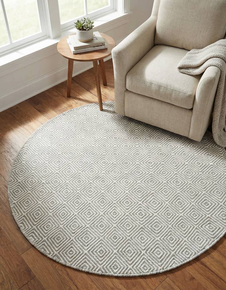 Detail image of 4' 1 x 4' 1 Hand Woven Geo Trellis Flatweave Round Rug