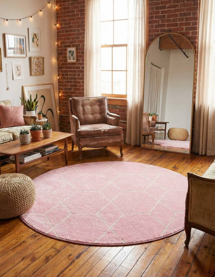 Detail image of 6' x 6' Lattice Frieze Round Rug