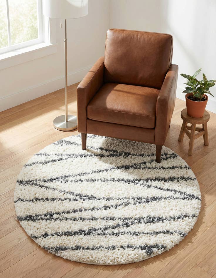 Detail image of 3' 3 x 3' 3 Serenity Shag Round Rug