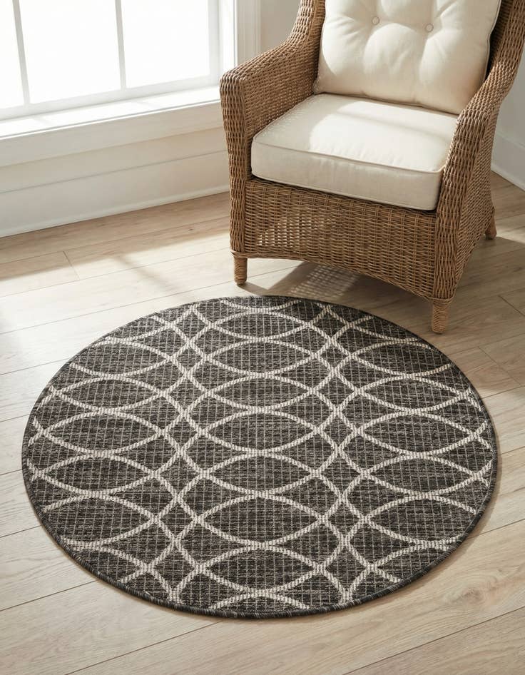 Detail image of 3' x 3' Easy-Clean Trellis Indoor / Outdoor Round Rug
