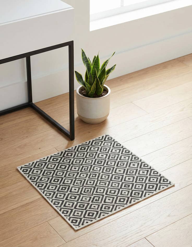 Detail image of 1' 4 x 1' 4 Washable Jill Zarin Costa Rica Indoor / Outdoor Sample Rug