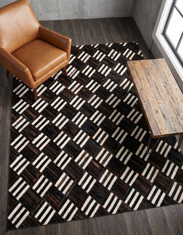 5' 11 x 6' 8 Cowhide Stocks Square Rug