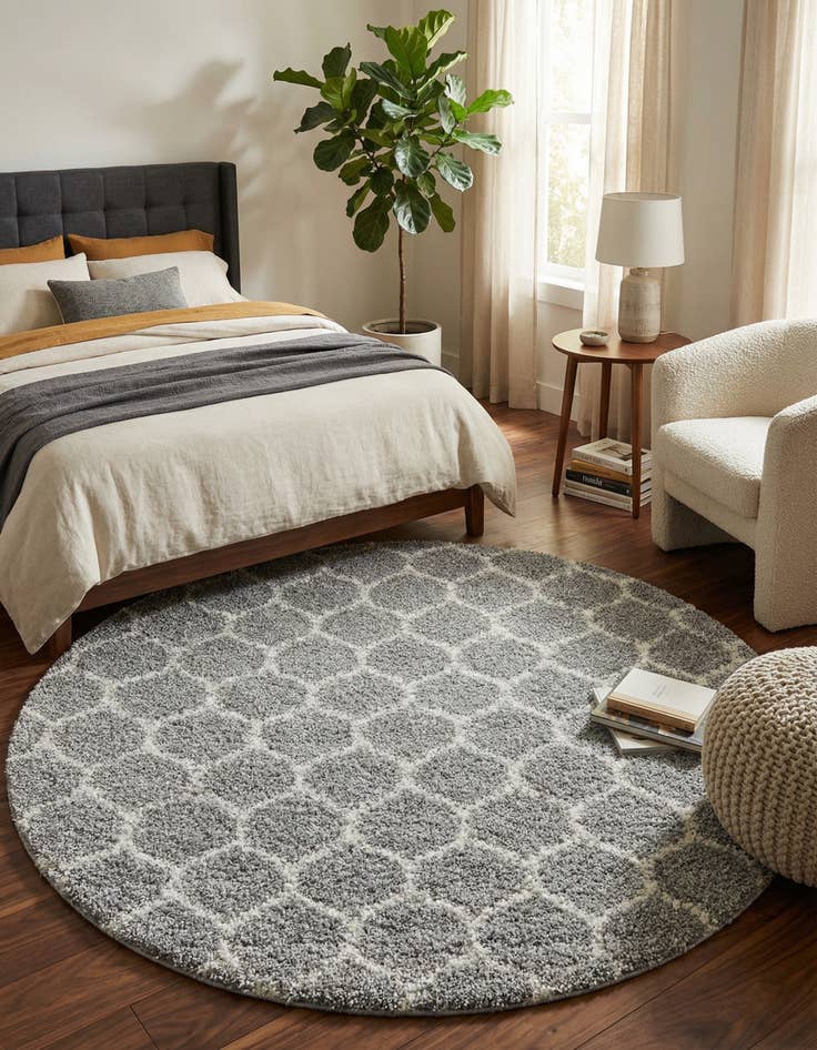 Detail image of  7' 10 x 7' 10 Lattice Shag Round Rug