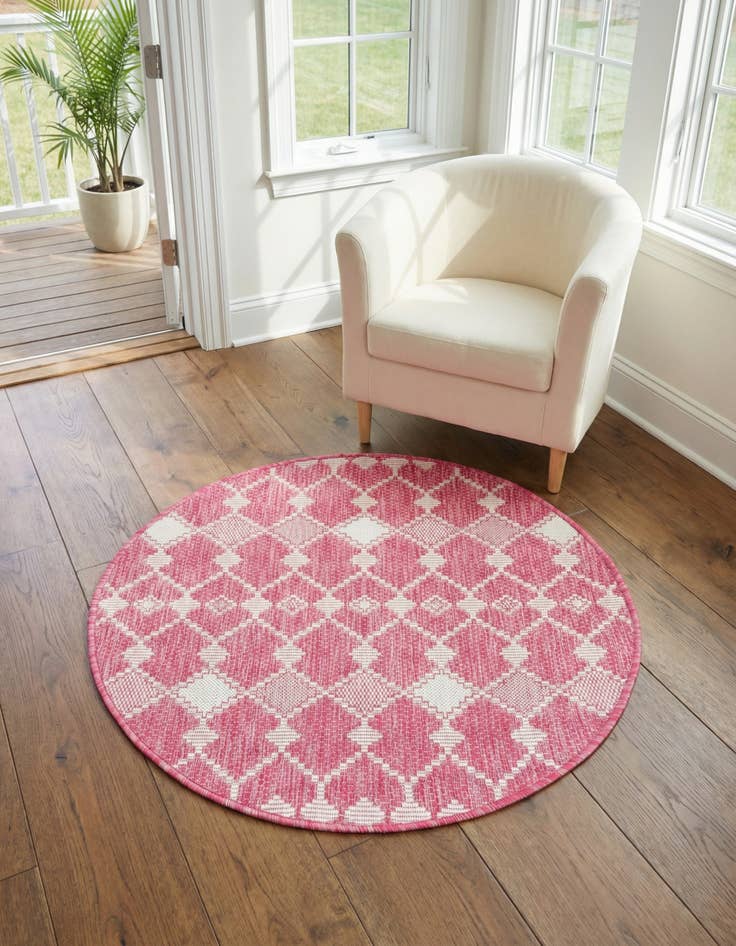 Detail image of 3' x 3' Washable Lattice Indoor / Outdoor Round Rug