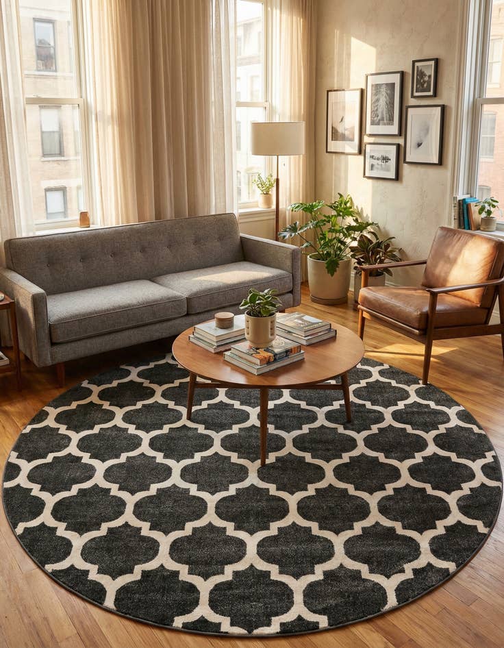 Detail image of 7' 10 x 7' 10 Lattice Round Rug