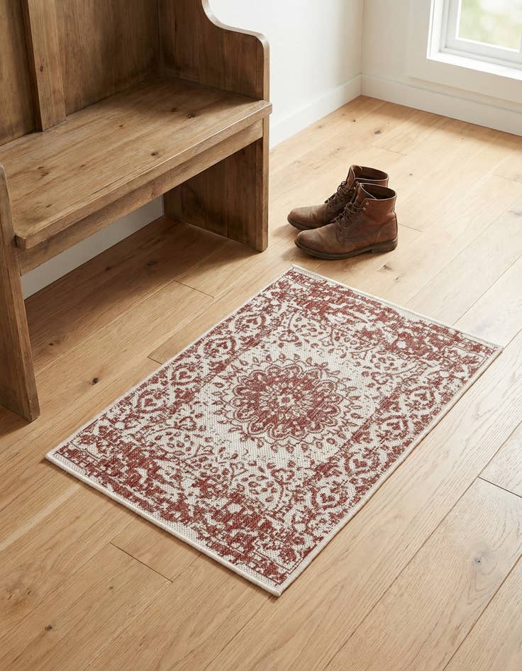 Detail image of 2' x 3' Washable Traditional Indoor / Outdoor Rug