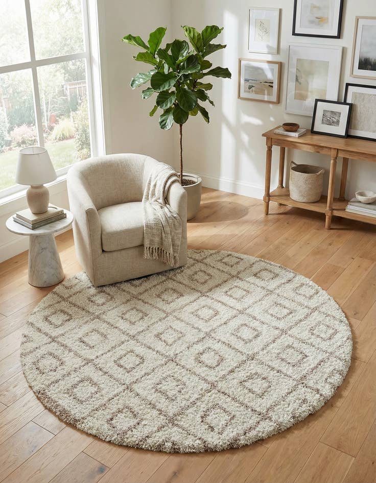 Detail image of 7' 10 x 7' 10 Lattice Shag Round Rug