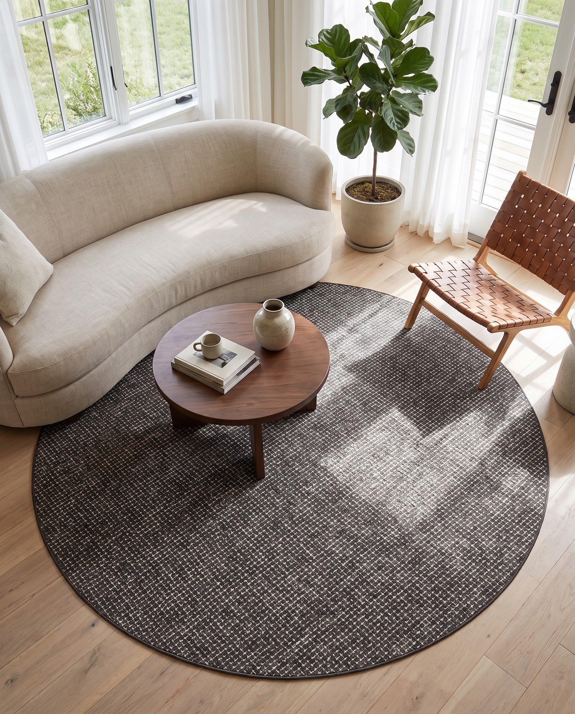 7' 10 x 7' 10 Easy-Clean Checkered Indoor / Outdoor Round Rug