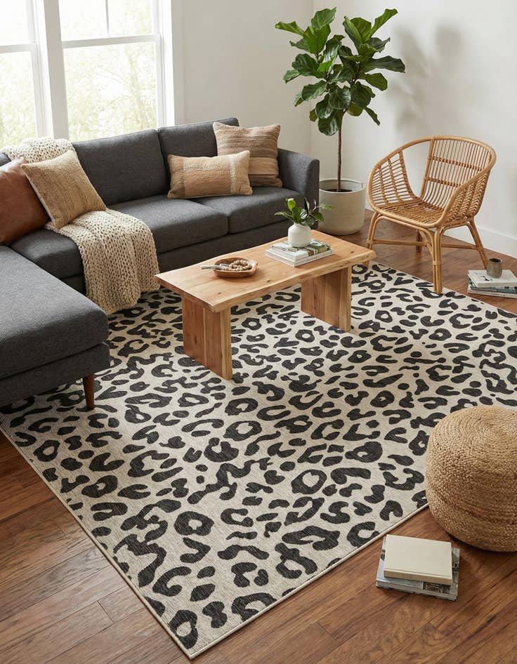 Detail image of 7' 10 x 7' 10  Washable Safari Indoor / Outdoor Square Rug