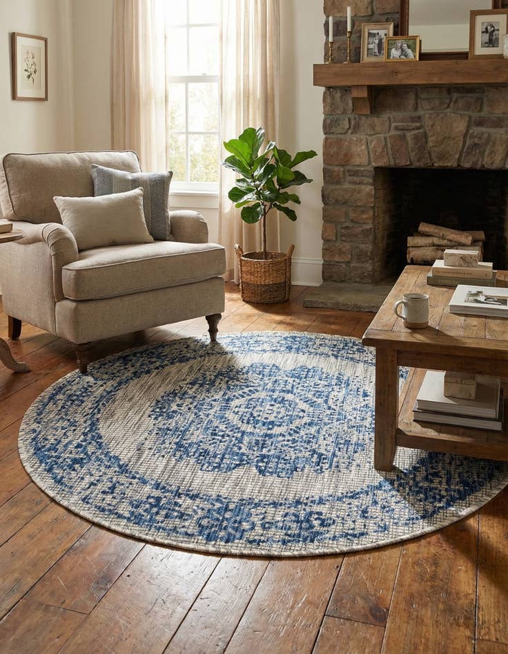 Detail image of  4' x 4'  Washable Traditional Indoor / Outdoor Round Rug