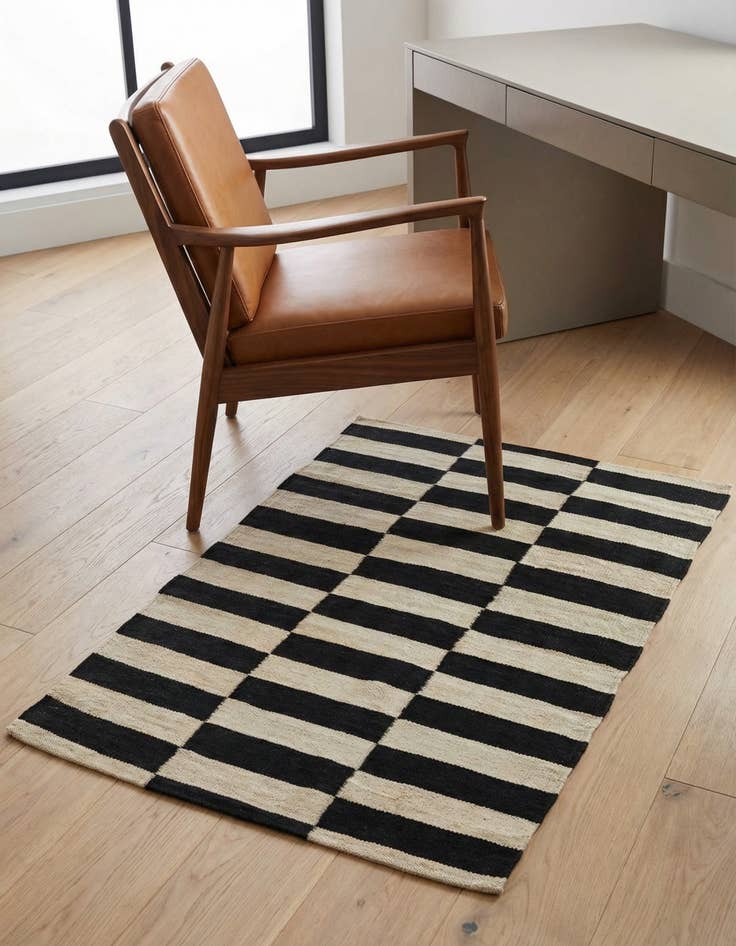 Detail image of 2' 8 x 3' 9 Hand Woven Kilim Modern Wool Rug