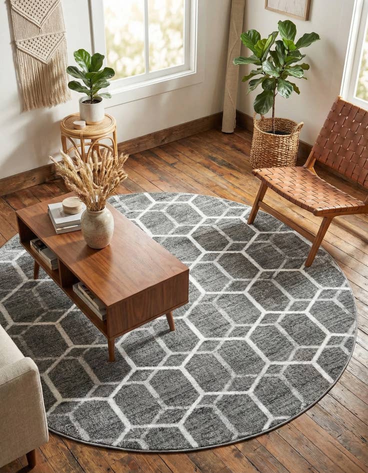 Detail image of 7' x 7' Lattice Trellis Round Rug