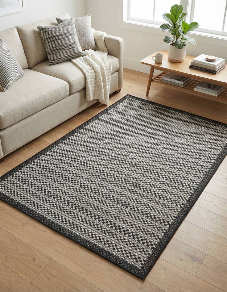 Detail image of 3' 3 x 5' Easy-Clean Border Indoor / Outdoor Rug