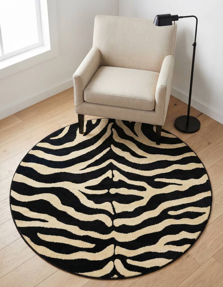 Detail image of 4' 1 x 4' 1 Safari Round Rug