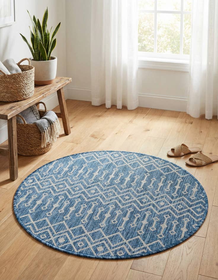 Detail image of 3' x 3' Washable Lattice Indoor / Outdoor Round Rug