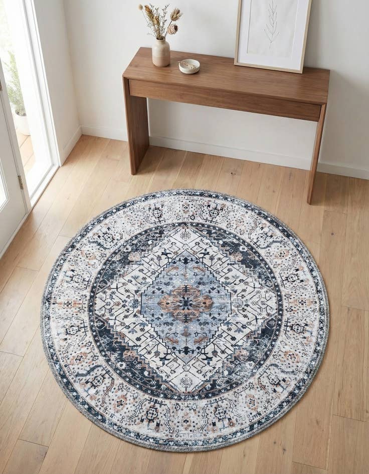 Detail image of 3' 3 x 3' 3 Yara Round Rug
