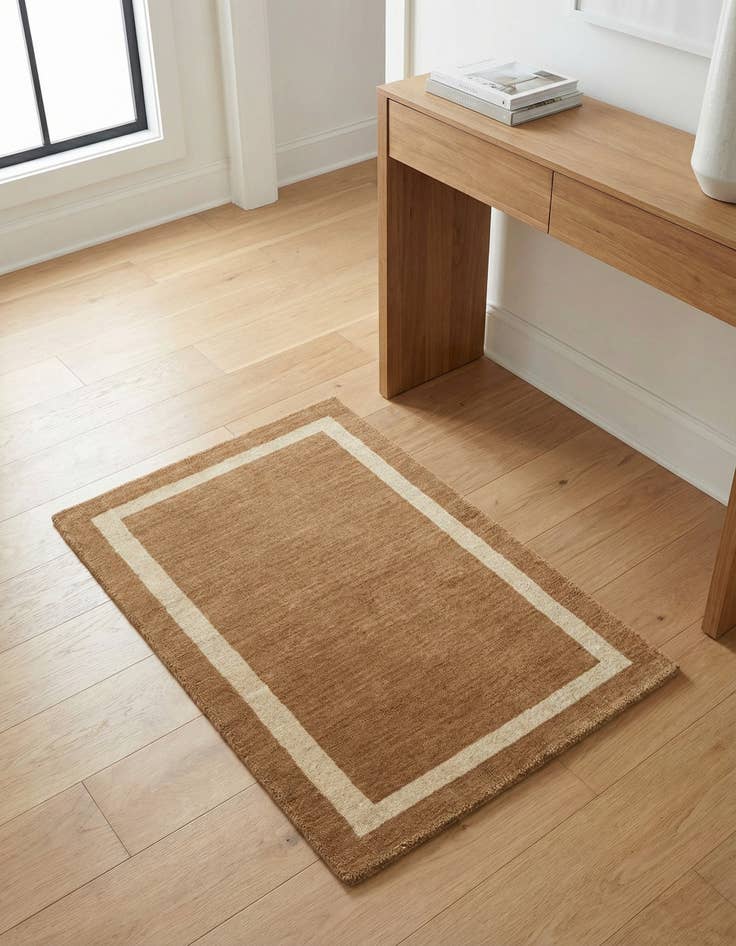 Detail image of 2' 2 x 3' 1 Jill Zarin Border Wool Rug