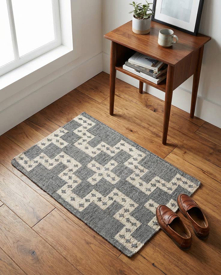 Detail image of 2' x 3' 1 Hand Woven Kilim Wool Rug