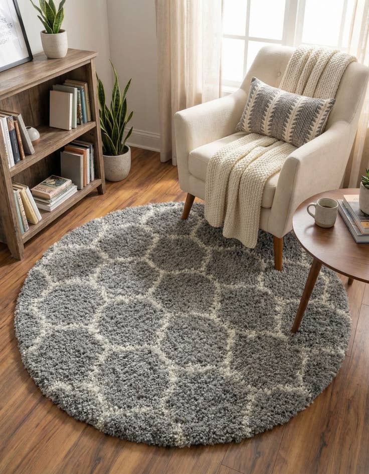 Detail image of 5' 3 x 5' 3 Trellis Shag Round Rug