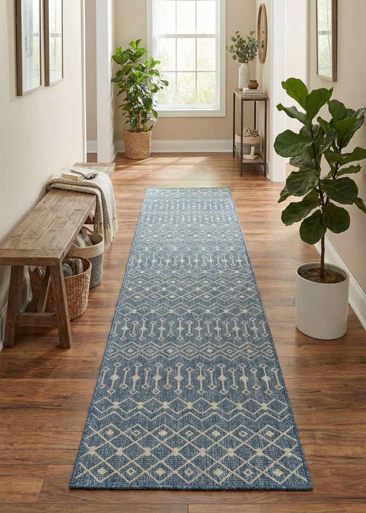 2' 7 x 13' Easy-Clean Trellis Indoor / Outdoor Runner Rug