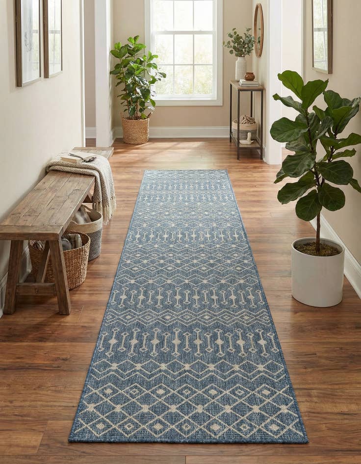 Detail image of 2' 7 x 13' Easy-Clean Trellis Indoor / Outdoor Runner Rug