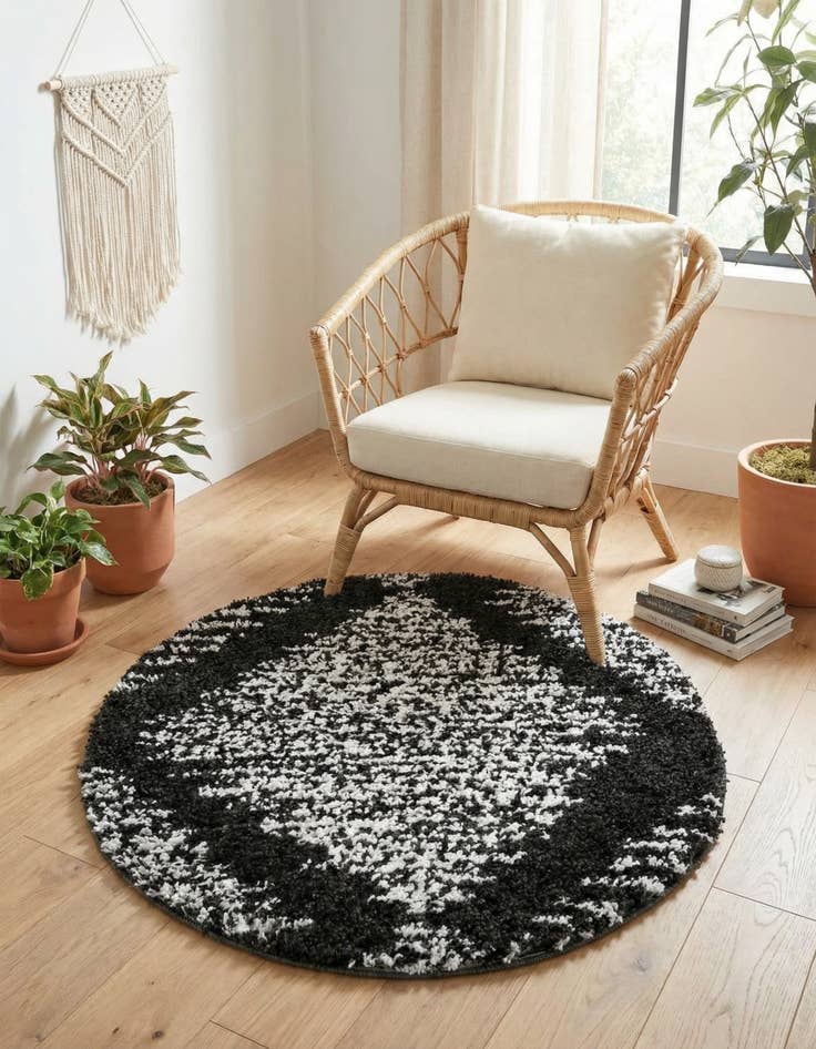 Detail image of 3' 3 x 3' 3 Serenity Shag Round Rug