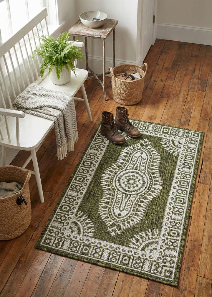 2' x 3' Easy-Clean Traditional Indoor / Outdoor Rug