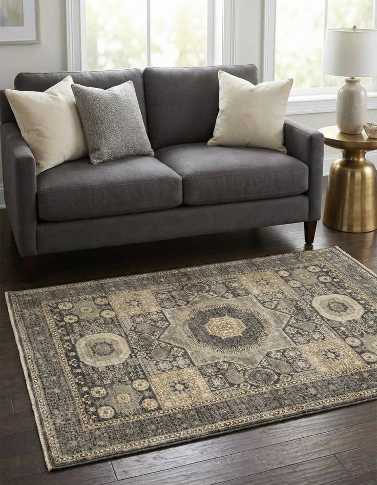 Detail image of 3' 11 x 5' 9 Hand Knotted Mamluk Rug