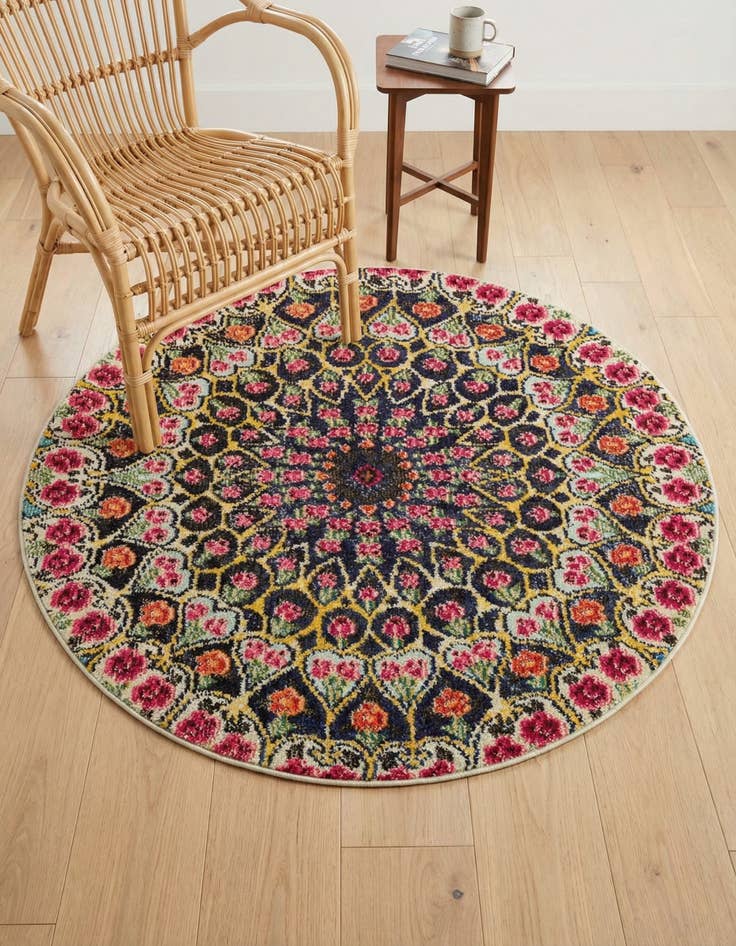 Detail image of 4' x 4' Washable Carnevale Round Rug