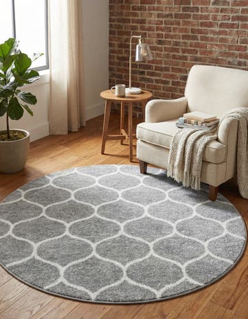 5' 3 x 5' 3 Lattice Frieze Round Rug