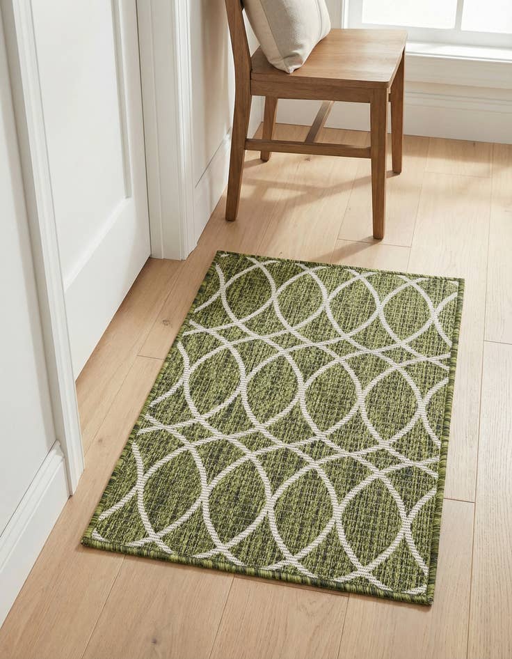 Detail image of 2' x 3' Washable Lattice Indoor / Outdoor Rug