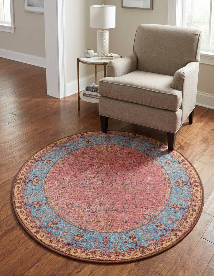 Detail image of 3' 1 x 3' 1  Washable Traditional Indoor / Outdoor Round Rug