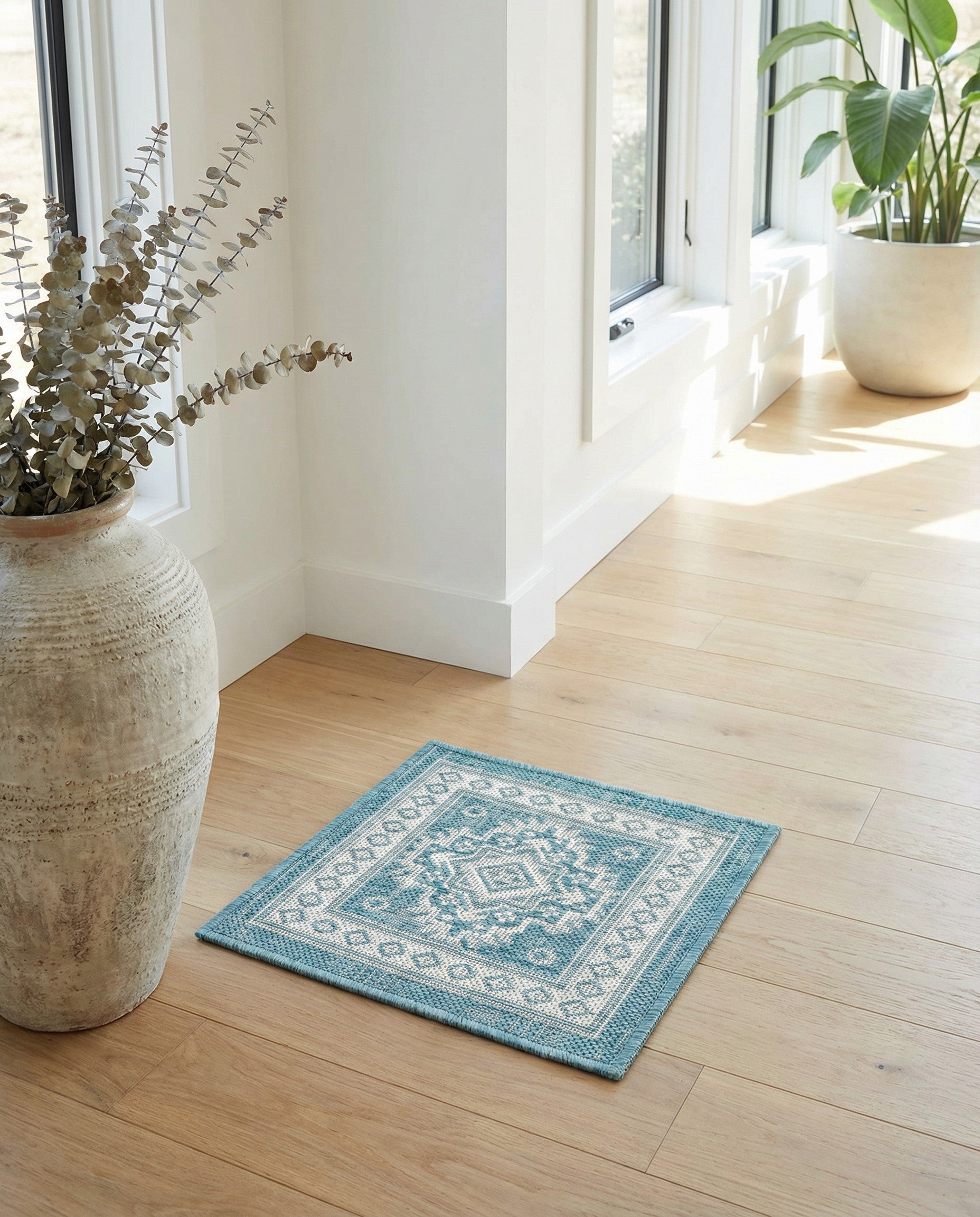 1' 4 x 1' 4 Easy-Clean Aztec Indoor / Outdoor Sample Rug