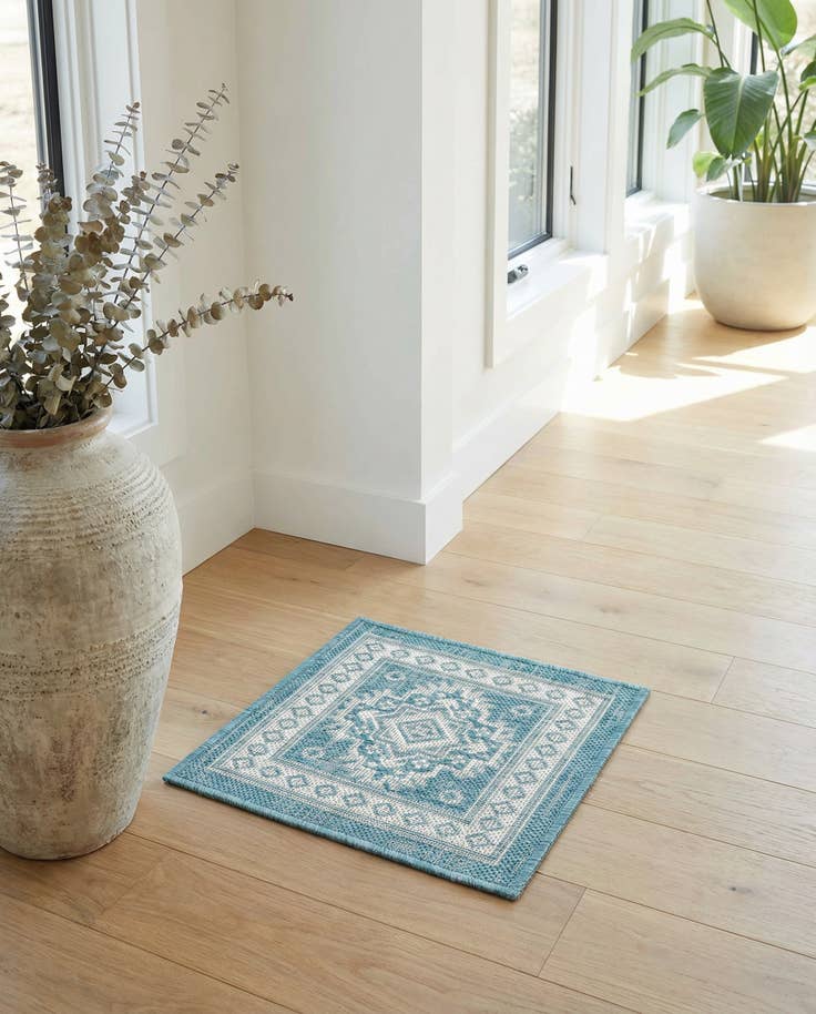 Detail image of 1' 4 x 1' 4 Easy-Clean Aztec Indoor / Outdoor Sample Rug