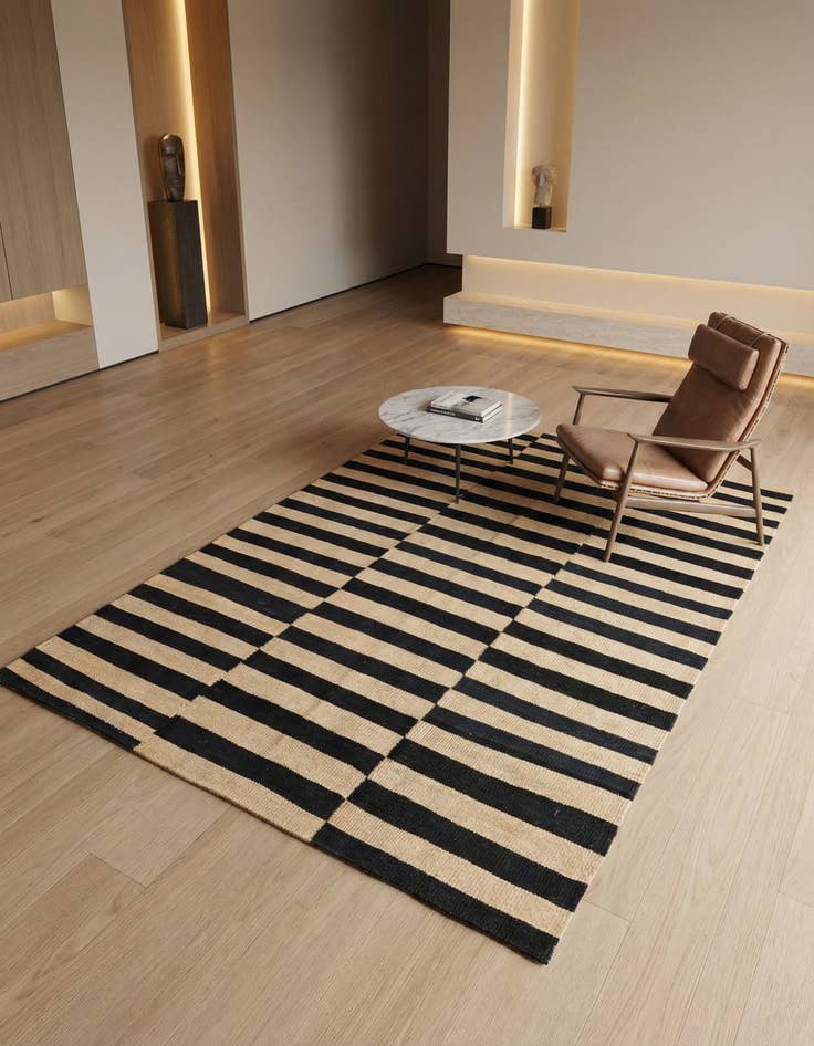 Detail image of 4' 2 x 5' 10 Hand Woven Kilim Modern Wool Rug