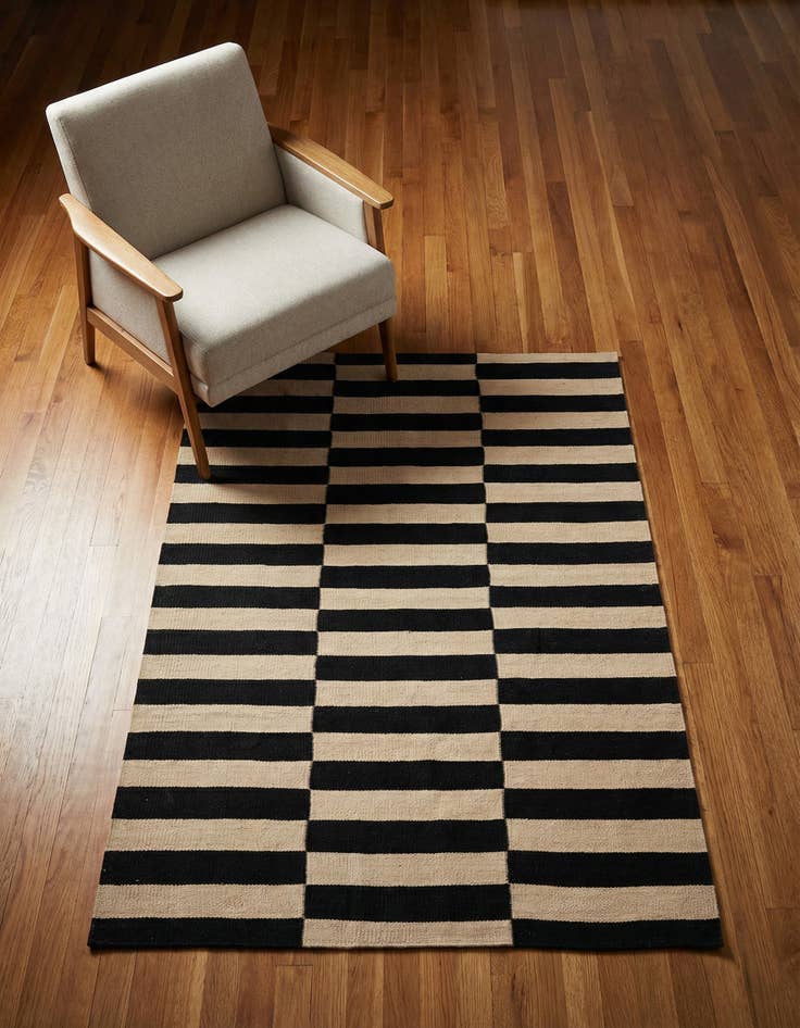 Detail image of 3' 4 x 4' 10 Hand Woven Kilim Modern Wool Rug