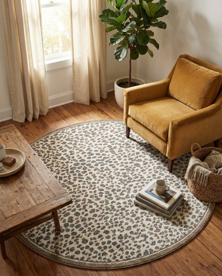 Detail image of 7' 10 x 7' 10 Savannah Round Rug
