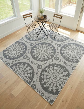 Gray Easy-Clean Botanical Indoor / Outdoor Square Rug
