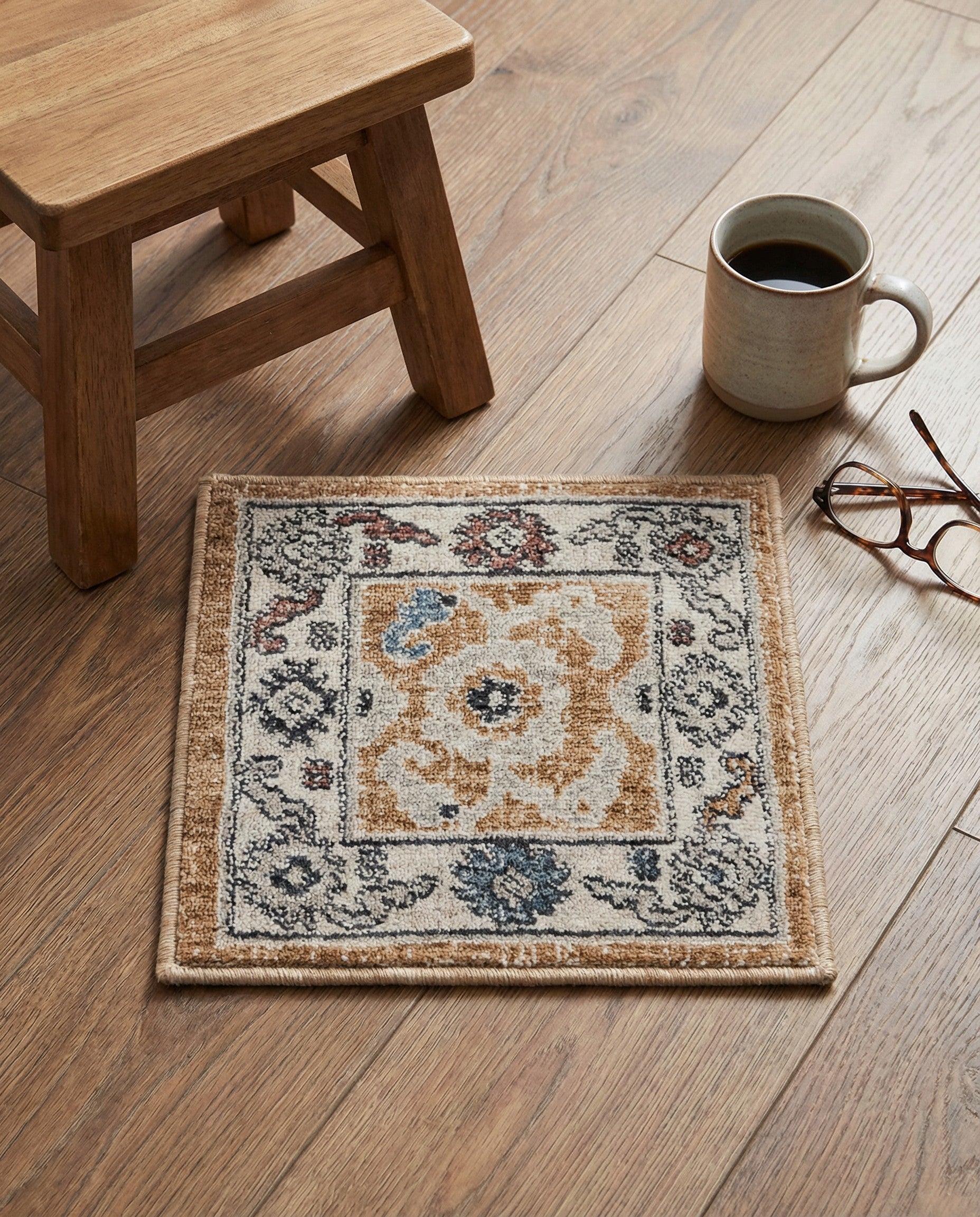 1' 4 x 1' 4 Eco Traditional Sample Rug