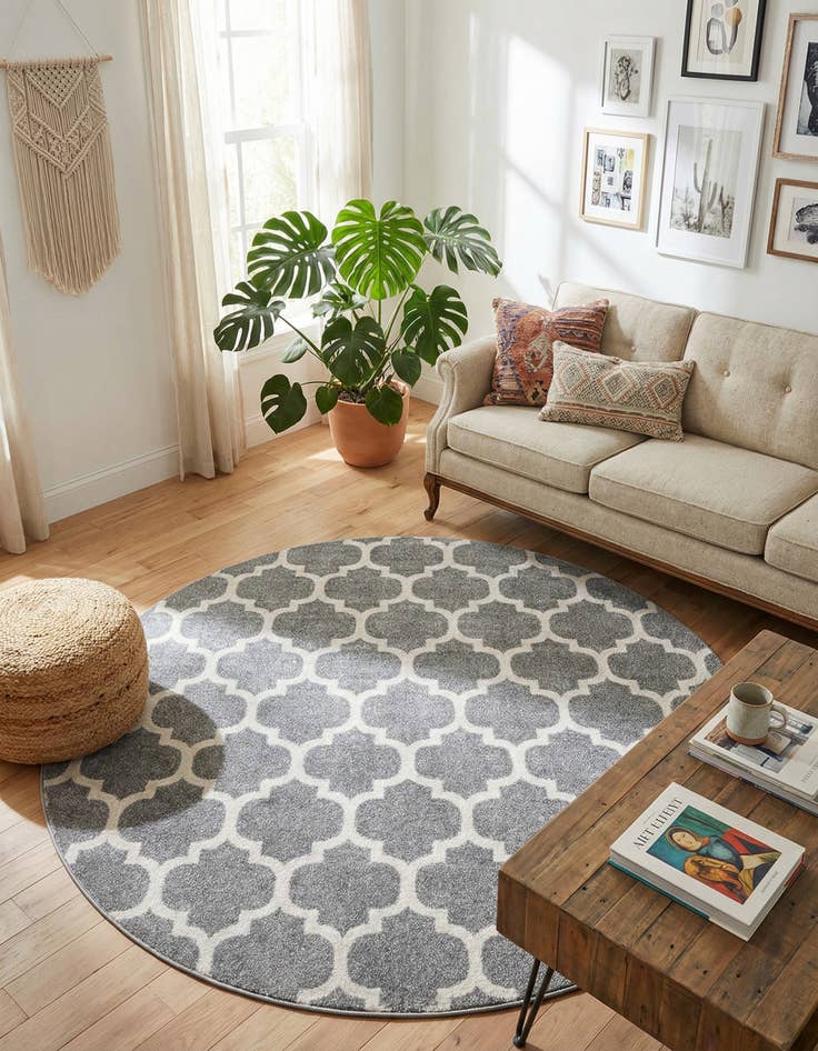 Detail image of 7' 10 x 7' 10 Lattice Round Rug